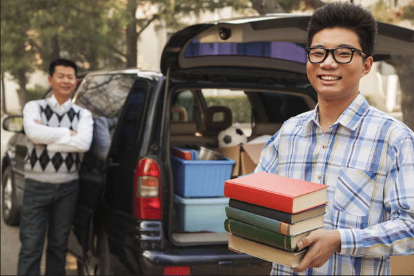 A record number of Chinese students abroad in 2015 but growth is slowing